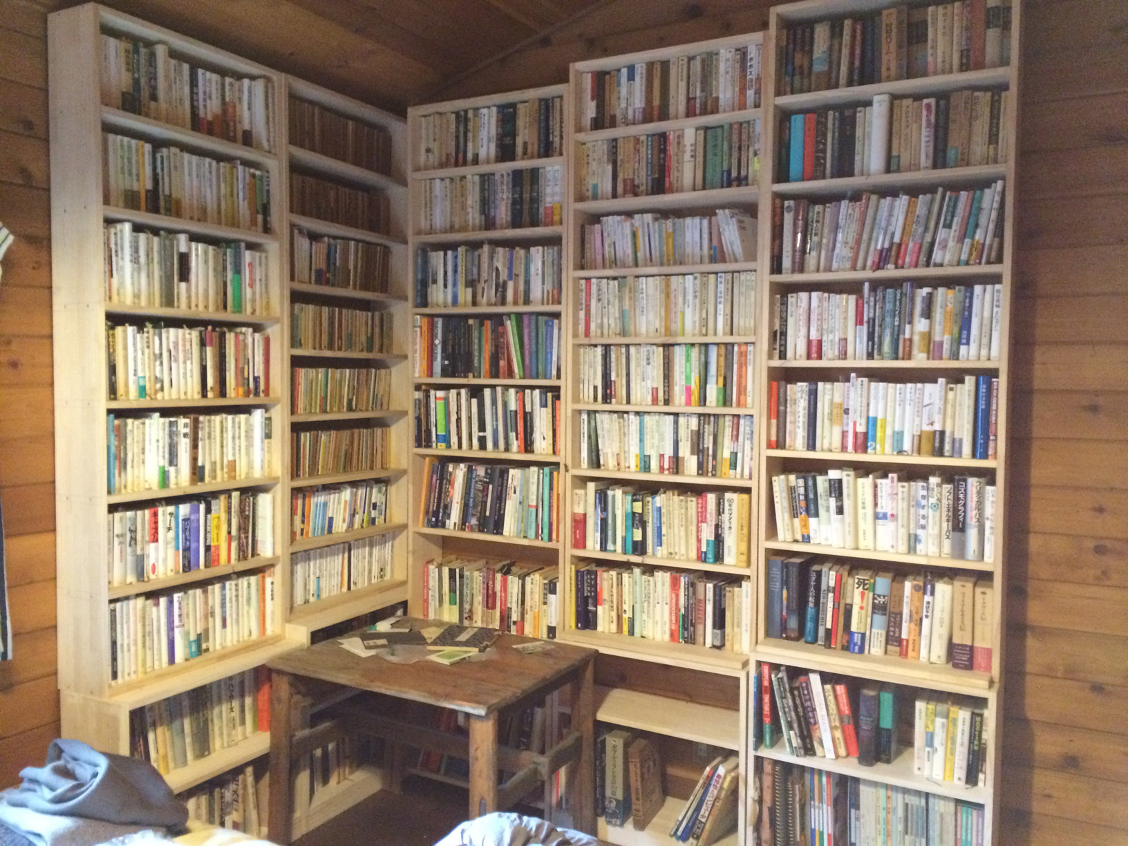 bookshelf1.jpg