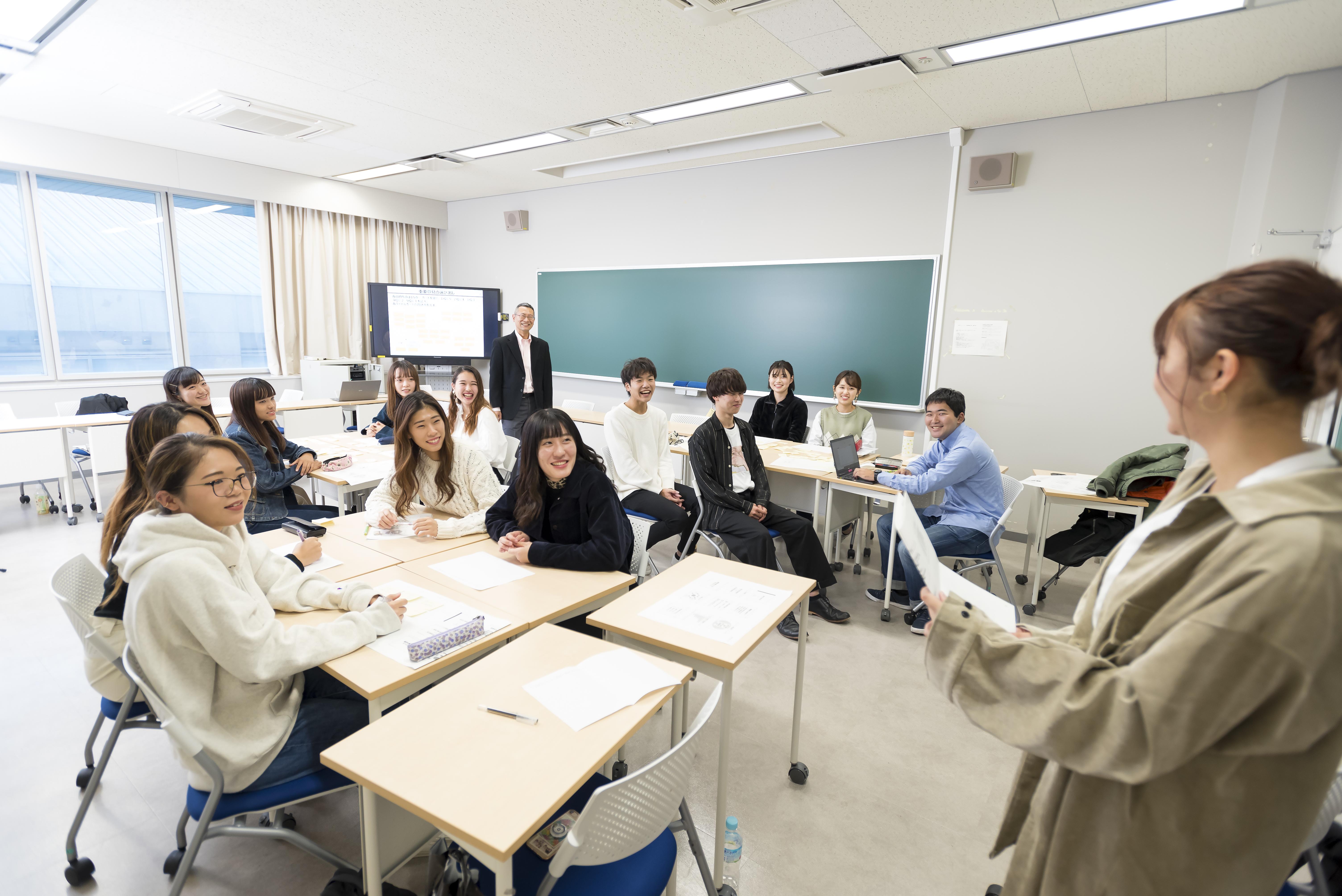 国際コミュニケーション学科